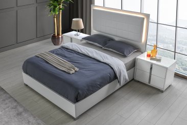 Giulia Bedroom Collection in Gloss White