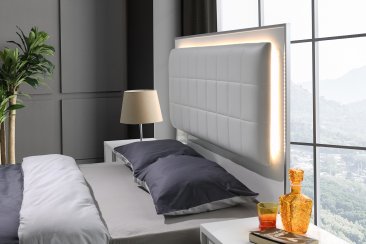 Giulia Bedroom Collection in Gloss White