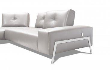 I763 Sectional in Light Grey